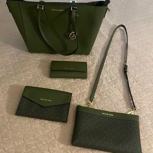 MichaelKors bag wallet clutch & crossbody